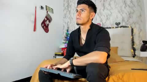 tomwagner_ online show from December 30, 2:51 pm