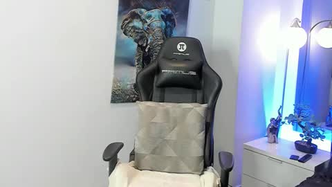 tony_petrov online show from December 22, 7:16 am