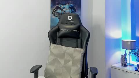 tony_petrov online show from January 17, 8:06 am