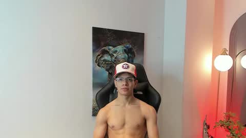 tony_petrov online show from November 1, 9:46 am