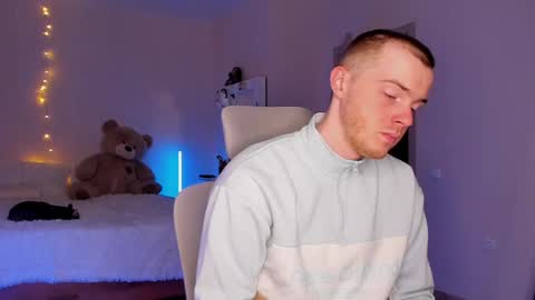 Snapshot of toohornyserj chatting on December 10, 8:05 pm toohornyserj online show from December 10, 8:05 pm