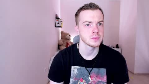 Snapshot of toohornyserj chatting on February 22, 11:21 pm toohornyserj online show from February 22, 11:21 pm