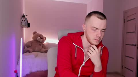 Snapshot of toohornyserj chatting on December 20, 11:05 pm toohornyserj online show from December 20, 11:05 pm