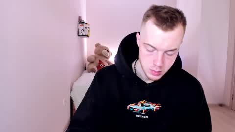 Snapshot of toohornyserj chatting on February 24, 12:09 am toohornyserj online show from February 24, 12:09 am