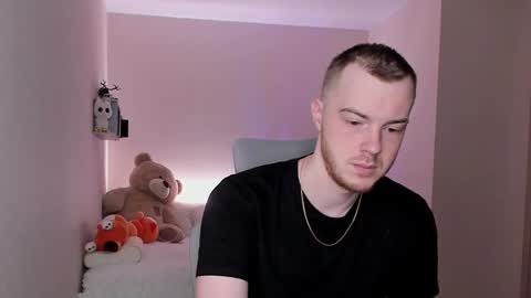 Snapshot of toohornyserj chatting on December 21, 10:52 pm toohornyserj online show from December 21, 10:52 pm