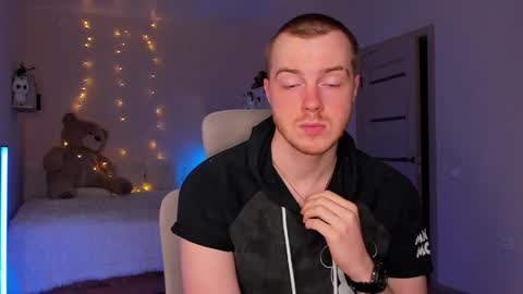 Snapshot of toohornyserj chatting on December 12, 7:59 pm toohornyserj online show from December 12, 7:59 pm