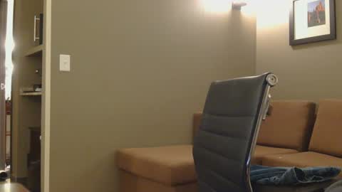 Snapshot of toomuchsmoke chatting on January 10, 2:25 am toomuchsmoke online show from January 10, 2:25 am