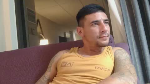 Snapshot of toomuchsmoke chatting on December 20, 8:06 am toomuchsmoke online show from December 20, 8:06 am