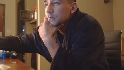 Snapshot of toomuchsmoke chatting on December 31, 10:26 am toomuchsmoke online show from December 31, 10:26 am