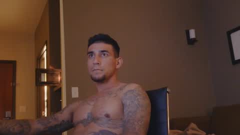 Snapshot of toomuchsmoke chatting on January 2, 1:49 am toomuchsmoke online show from January 2, 1:49 am