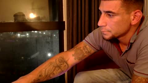 Snapshot of toomuchsmoke chatting on December 12, 2:59 am toomuchsmoke online show from December 12, 2:59 am