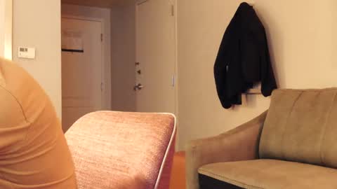 Snapshot of toomuchsmoke chatting on December 6, 12:12 am toomuchsmoke online show from December 6, 12:12 am