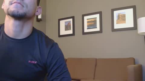 Snapshot of toomuchsmoke chatting on January 7, 2:33 am toomuchsmoke online show from January 7, 2:33 am