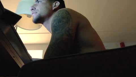 Snapshot of toomuchsmoke chatting on December 6, 11:47 pm toomuchsmoke online show from December 6, 11:47 pm