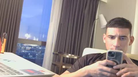 Snapshot of toomuchsmoke chatting on December 12, 11:36 pm toomuchsmoke online show from December 12, 11:36 pm