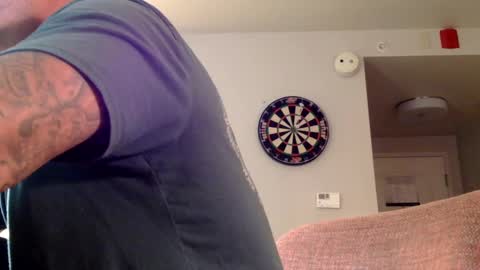 Snapshot of toomuchsmoke chatting on December 11, 2:21 am toomuchsmoke online show from December 11, 2:21 am