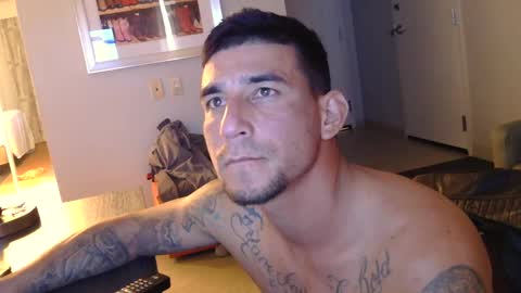 Snapshot of toomuchsmoke chatting on December 7, 9:55 pm toomuchsmoke online show from December 7, 9:55 pm