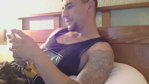 Snapshot of toomuchsmoke chatting on December 23, 5:22 pm toomuchsmoke online show from December 23, 5:22 pm