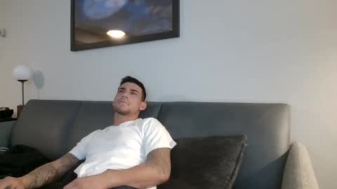 Snapshot of toomuchsmoke chatting on February 10, 7:47 am toomuchsmoke online show from February 10, 7:47 am