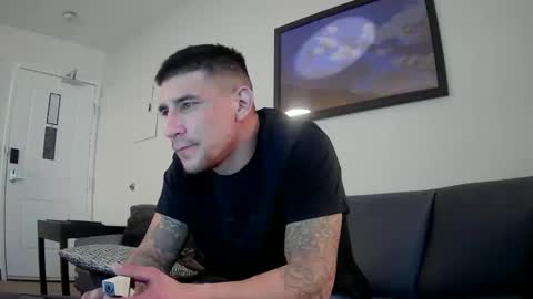 Snapshot of toomuchsmoke chatting on March 1, 6:26 am toomuchsmoke online show from March 1, 6:26 am