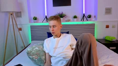 Max online show from April 29, 9:03 am