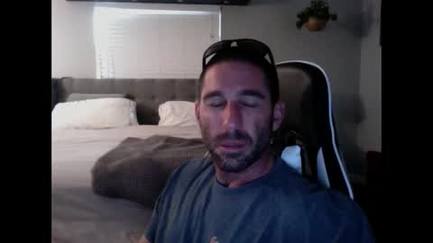 TravisKenn online show from December 8, 9:19 pm