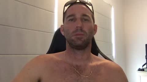 TravisKenn online show from February 1, 8:05 pm