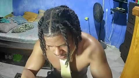 travisx_ online show from May 28, 6:44 am