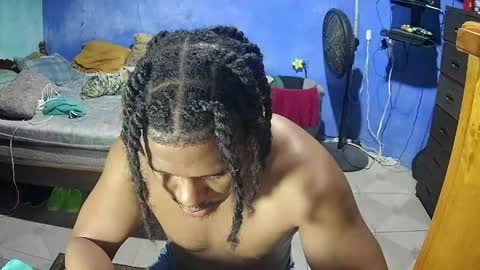 travisx_ online show from May 26, 5:47 am