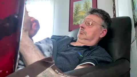 Snapshot of trebgeis1 chatting on February 23, 3:05 pm trebgeis1 online show from February 23, 3:05 pm