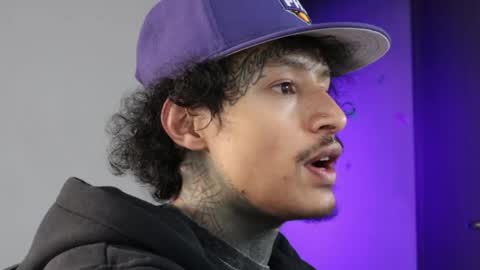 - trieone online show from April 19, 10:56 pm