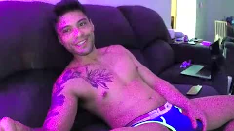 Snapshot of tropicalmadness chatting on March 10, 7:44 am Archie Torres online show from March 10, 7:44 am