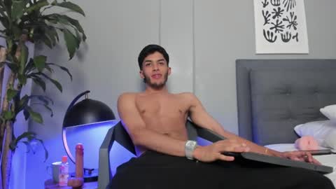 Tyler Fox online show from June 25, 8:46 pm