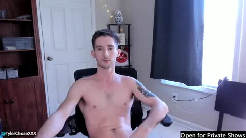 Snapshot of tylerchasexxx chatting on January 17, 8:15 pm Tyler Chase online show from January 17, 8:15 pm