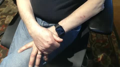 uncut_cumslut online show from April 12, 11:05 pm