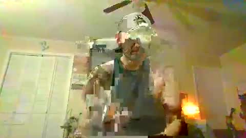 Snapshot of ur_zaddy4now chatting on January 28, 3:47 am ur_zaddy4now online show from January 28, 3:47 am