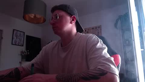 Snapshot of vacation__ chatting on September 19, 1:44 pm vacation__ online show from September 19, 1:44 pm