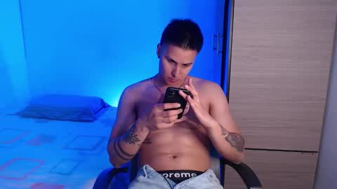 VALENTINO online show from February 8, 10:47 pm