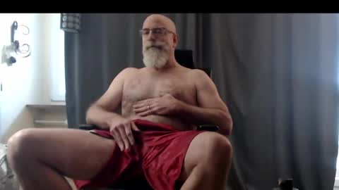 Snapshot of vicretro74 chatting on December 3, 1:54 pm Vic online show from December 3, 1:54 pm