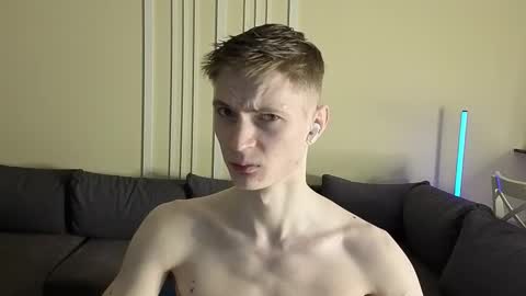 Max online show from February 20, 11:27 pm