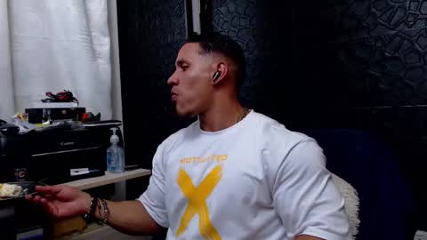 Viktor Herrera online show from February 6, 2:44 am