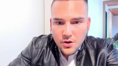 Vito Ferrer online show from February 28, 7:35 pm