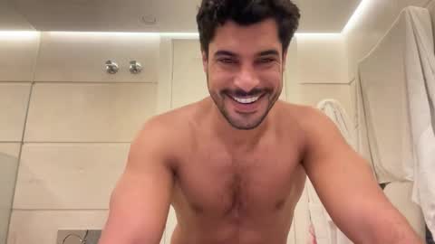 Snapshot of vivisasagregre chatting on October 16, 7:05 am Nero88 online show from October 16, 7:05 am