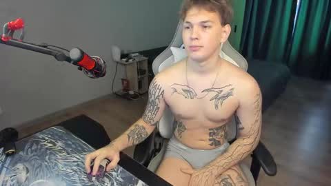 Snapshot of vova_belkin_ chatting on October 21, 9:23 am vova online show from October 21, 9:23 am