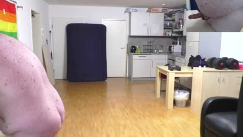 Snapshot of waldw123 chatting on October 27, 3:14 pm Yarlim online show from October 27, 3:14 pm