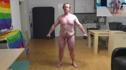 Snapshot of waldw123 chatting on September 25, 2:27 pm Yarlim online show from September 25, 2:27 pm