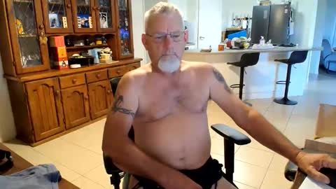 Wellhelloo online show from May 3, 12:13 am