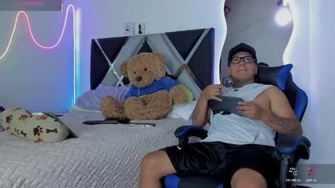 winniepooh_69 online show from May 27, 9:23 pm