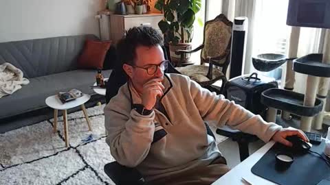 cream36 online show from November 24, 8:04 am