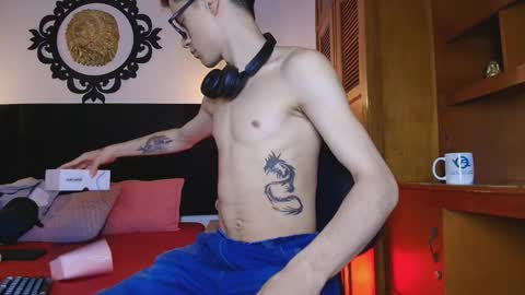  W O L F  online show from April 9, 11:27 am